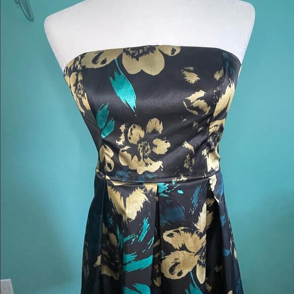 Guess strapless black formal dress in size 7 - Picture 3 of 5